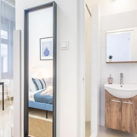 Apartment Modern - - Simple Budapest