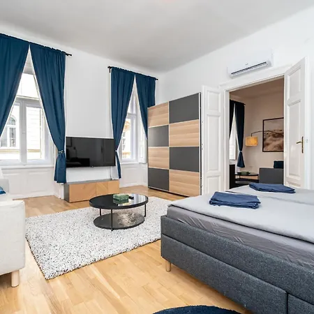 Gozsdu Court Le Noir Apartment