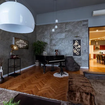 Apartment Andrassy Avenue 24 De Lux