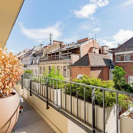 Apartment Gem In The Budapest