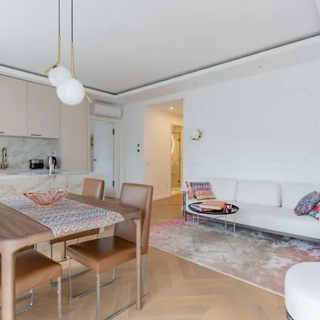 Apartment Gem In The Budapest