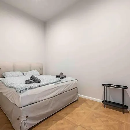 Apartment Gem Lively 7th District Near New York Cafe Budapest