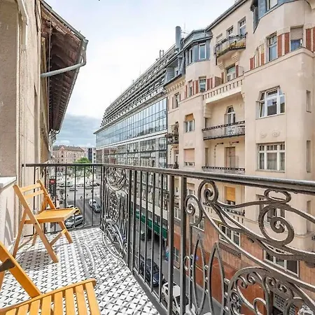 Apartment Gem Lively 7th District Near New York Cafe Budapest