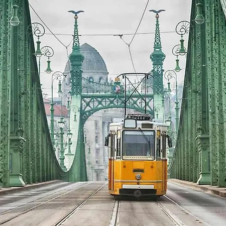 Apartment Gem Lively 7th District Near New York Cafe Budapest