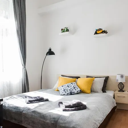 N16-spacey, Modern Family Flat For 5 Apartment