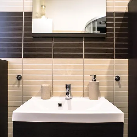 N16-spacey, Modern Family Flat For 5 Apartment