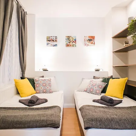 N16-spacey, Modern Family Flat For 5 Apartment
