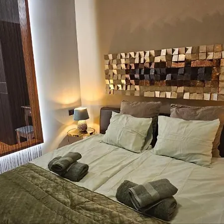 Apartment Andrassy Avenue 24 De Lux *