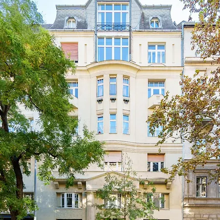 Parliament Danube Apartment