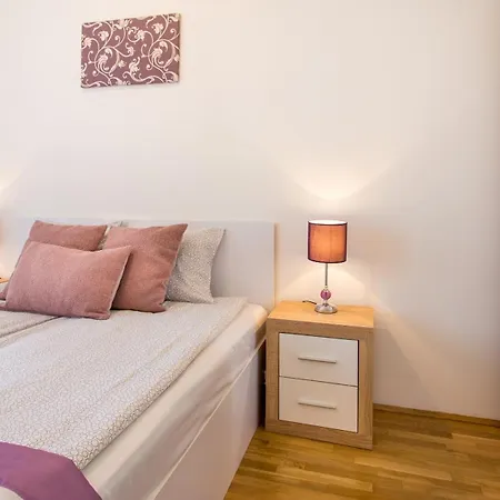 Colours Superior With Free Parking Budapest