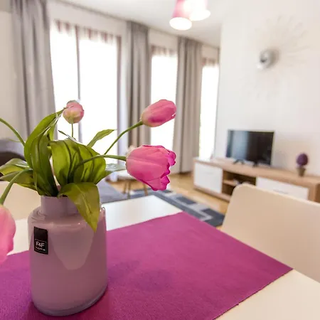 Colours Superior With Free Parking Apartment *