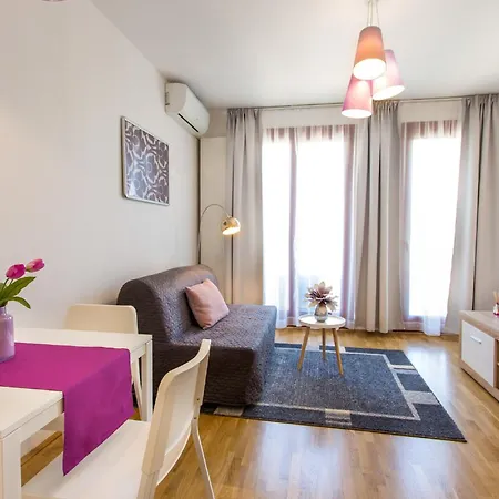 Colours Superior With Free Parking Apartment