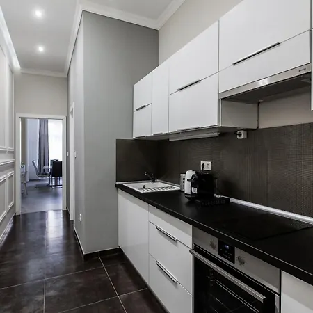 A Golden Star Modern Luxury And Appartamento Budapest