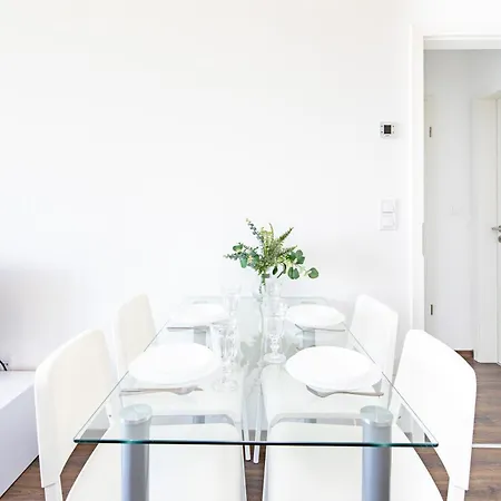 - Balcony - Cozy - Ac Apartment