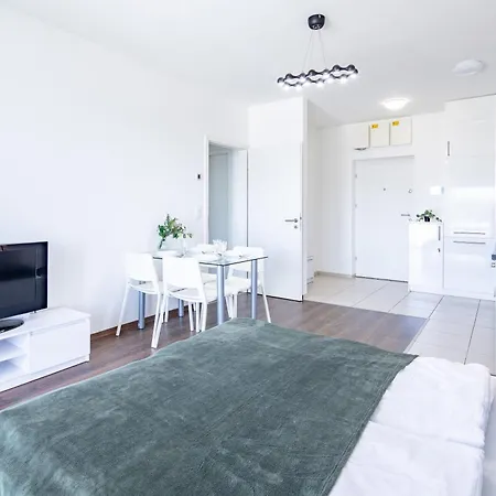 - Balcony - Cozy - Ac Apartment