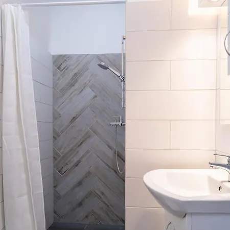 Huge Aparment In The Center With Air Conditioning