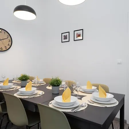 Huge Aparment In The Center With Air Conditioning