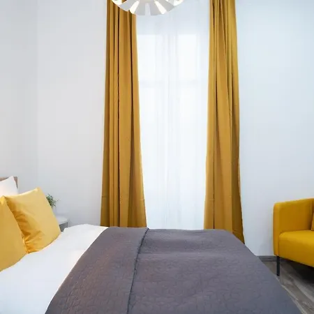 Huge Aparment In The Center With Air Conditioning