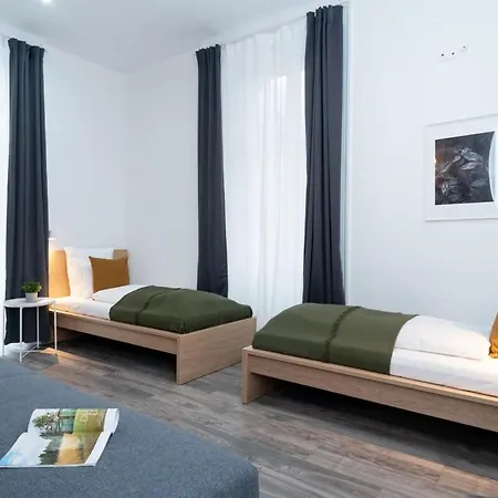Huge Aparment In The Center With Air Conditioning