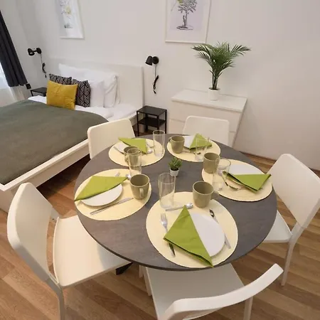 Spacious Basic In The Center Apartment *