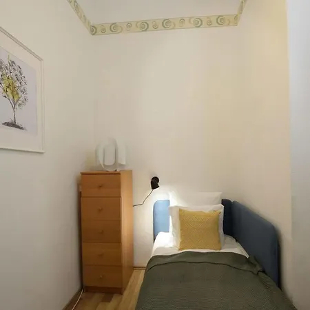 Apartment Spacious Basic In The Center Budapest