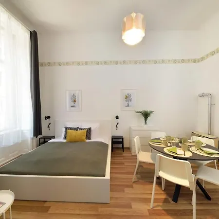 Apartment Spacious Basic In The Center Budapest