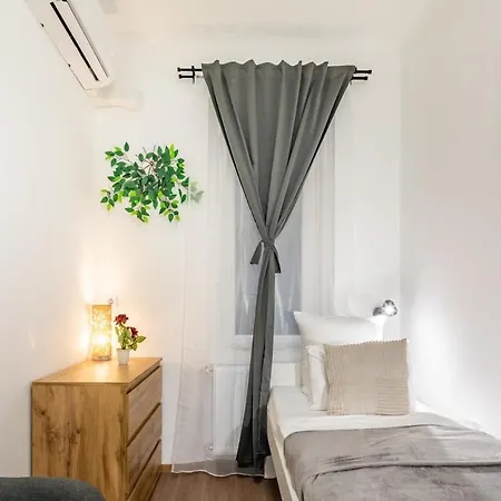 Simple Budapest