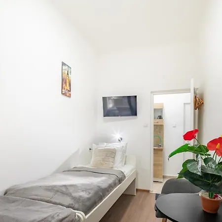 Simple Apartment *