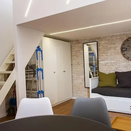 Apartment Hero Square *