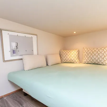 Galerie Grandeur With 2br By Newave Apartment *