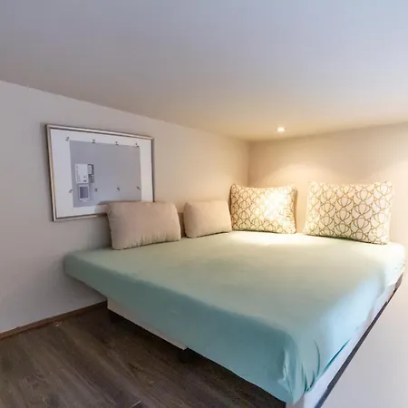 Apartment Galerie Grandeur With 2br By Newave Budapest