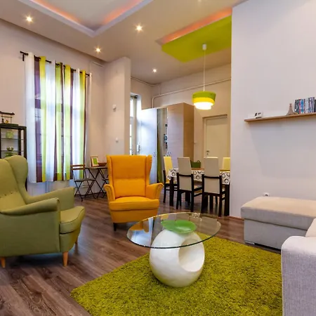 Galerie Grandeur With 2br By Newave Apartment