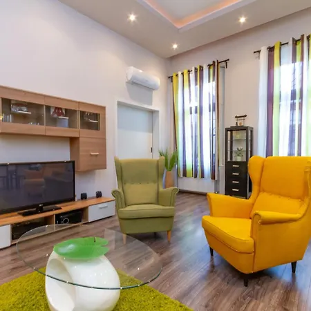 Galerie Grandeur With 2br By Newave Apartment Budapest