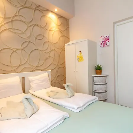 Galerie Grandeur With 2br By Newave Apartment Budapest