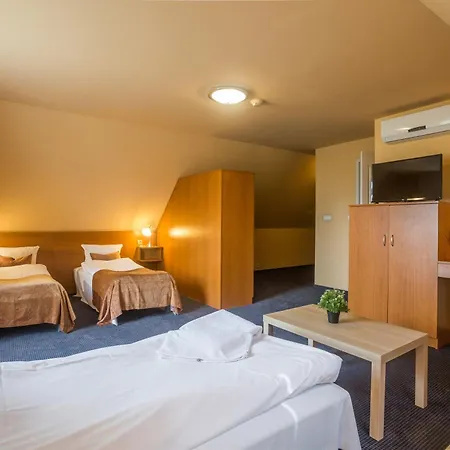 Luna Hotel 3*