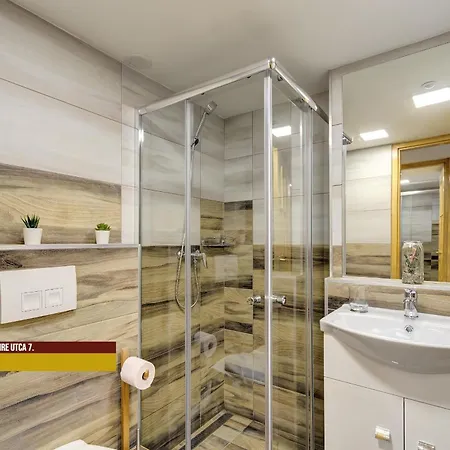Little Americas Parliament Apartment *