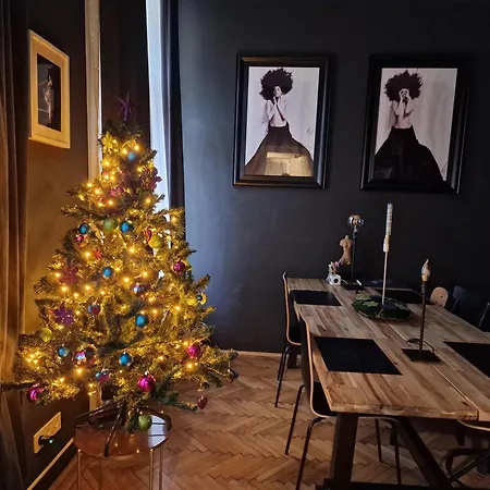 R38 - Artists Luxury Apartment *