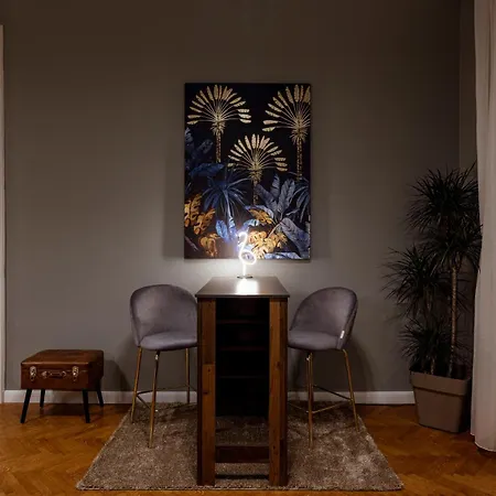 Apartment Andrassy Avenue 24 De Lux