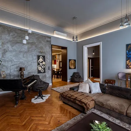 Andrassy Avenue 24 De Lux