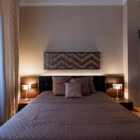 Apartment Andrassy Avenue 24 De Lux *