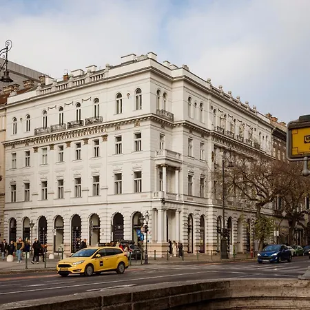 Apartment Andrassy Avenue 24 De Lux