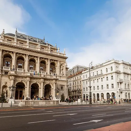 Andrassy Avenue 24 De Lux