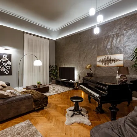 Andrassy Avenue 24 De Lux *