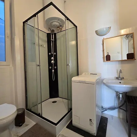 Grand Boulevard Ap Downtown Near 4-6 Tram Apartment
