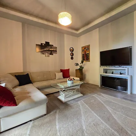 Apartment Serenity Family In Old Buda Near Tram Line *