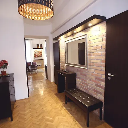 Venus - Dohany Street I *