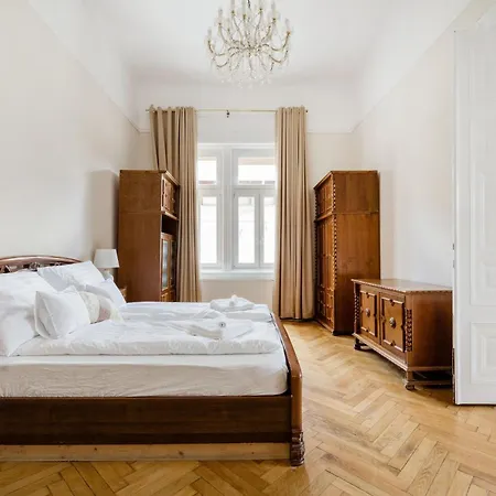 Vintagebuild2bdr2bthr Apartment Budapest