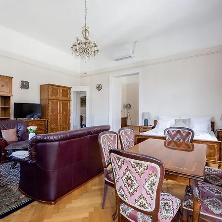 Apartment Vintagebuild2bdr2bthr