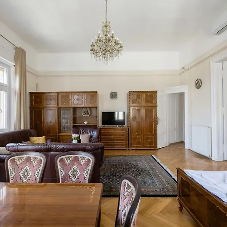 Vintagebuild2bdr2bthr Apartment Budapest