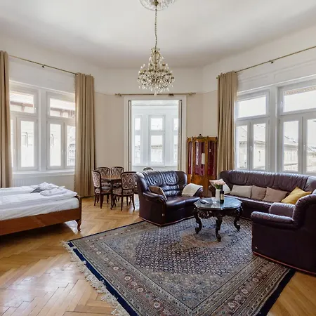 Apartment Vintagebuild2bdr2bthr